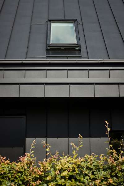 Rotes Backsteinhaus aus den 70er Jahren – in Stahlprofile „verpackt“!, Bakkelyparken 37, 8680 Ry, Dänemark